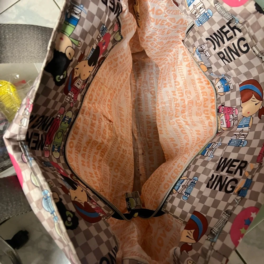 Harajuku Lovers Flower Spring Travel Tote - Picture 5 of 8